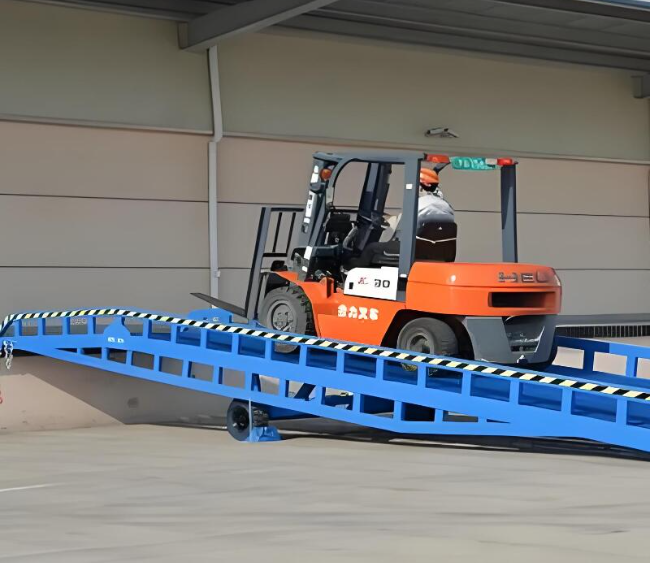 和田市移动式卸货平台（叉车用）